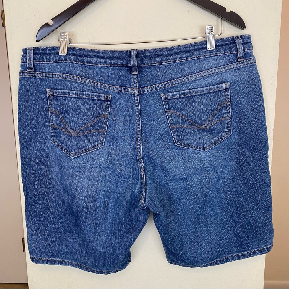 Nine West Vintage America Jeans Size 16 32 Mid Rise Blue Denim Shorts Pockets - Picture 3 of 7
